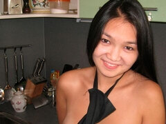 Amatoriale, Asiatica, Grande cazzo, Pompino, Da dietro, Cucina, Rasata, Ragazza