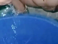 Fürdőszoba, Hatalmas hátsó, Indiai, Érett koros, Természetes mellek, Zuhanyozó, Gyengéd kefélés, Egyedül