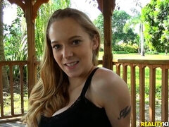 Iso perse, Iso kulli, Isot tissit, Suihinotto, Takaapäin, Näkökulma pov