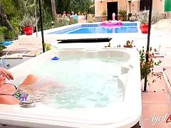 Pik sutte, Ældre lækkre kvinde, Hd, Ældre kvinde, Mor jeg gerne vil kneppe, Udendørs, Svømmepøl, Teenager