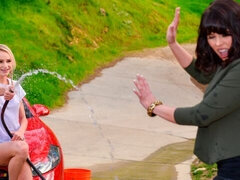 Blondi, Sormetus, Suudella, Lesbo, Selkäsauna, Pillu, Laiha, Strippaus