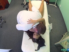 Amateur, Brunette brune, Tchèque, Médecin, Léchez, Infirmière, Piercing, Chatte