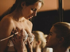 Amatör, Blondin, Fingering, Lesbisk, Underkläder, Fitta, Rakad, Strippning