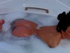 Grosser arsch, Grosse titten, Fingern, Masturbation, Milf, Natürlichen titten, Solo, Entkleiden