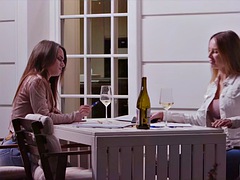 Anális szex, Szőke, Gesztenyebarna, Diákotthon, Fehérnemű, Elcsábított, Egyetemista, Hármas