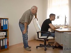 フェラチオ, 茶髪の, 捕まる, 爸, Hd, なめる, 剃毛, ティーン