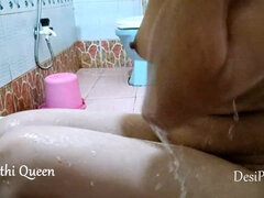 Leie, Bad, Grosser arsch, Fingern, Behaart, Masturbation, Jungendliche (18+), Nass