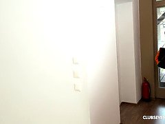 Κώλος, Ξανθιά, Σε στάση σκύλου στα τέσσερα, Σκληρό, Ηδ, Υπηρέτρια, Δασκάλα, Έφηβος