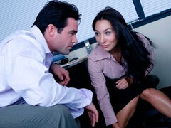 Asiatisch, Grosser schwanz, Blasen, Hundestellung, Lingerie, Büro, Muschi, Sekretärin