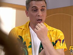 Armhåla, Stora tuttar, Avsugning, Brunett, Doggystyle, Naturliga tuttar, Skriker, Tonåring