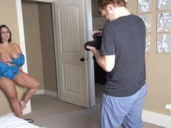 Velike joške, Rjavolaska, Busty, Pornozvezde, Najstnice