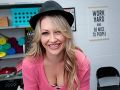 Blond, Pijpbeurt, Gevangen, Hondjeshouding, Handbeurt, Moeder die ik wil neuken, Geschoren, Tieten likken