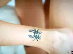 Tir de sperme, Hd, Léchez, Chatte, Pute, Tatouage, Adolescente, Serré
