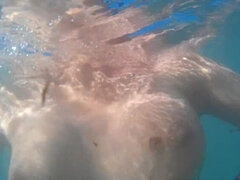 Grote mammen, Masseren, Natuurlijke tieten, Openbaar, Russisch, Hangende tieten, Tiener, Onderwater