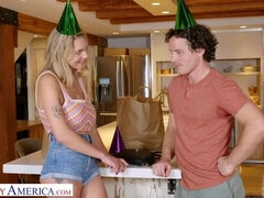 18, Rit, Velike joške, Blondinka, Kurac, Hardcore, Samozadovoljevanje, Najstnice