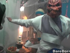 Røv, Blondine, Brunette, Universitet, Fest, Lille kvinde, Mager, Uniform