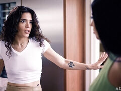 Grote kont, Bruinharig, Vingeren, Keuken, Likken, Masturbatie, Geschoren, Tiener