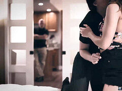 Tir de sperme, Faciale, Doigter, Lesbienne, Tabou, Adolescente, Plan cul à trois