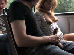 18 jahre, Leie, Blasen, Kehlenfick, Natürlichen titten, Öffentlich, Titten, Nass