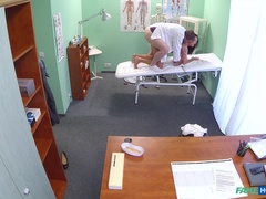 Amateur, Tromperie, Médecin, En levrette, Branlette thaïlandaise, Chatte, Uniforme, Voyeur