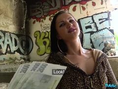 Peníze, Venku, Na veřejnosti