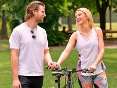 Anal, Blonde, Sucer une bite, En levrette, Branlette thaïlandaise, Embrassement, Masturbation, Mère que j'aimerais baiser