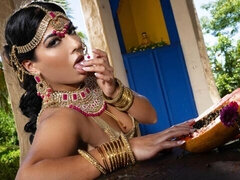 Amatör, Stor stjärt, Brunett, Fingering, Onani, Milf, Solo, Strippning