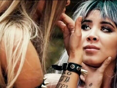 Grosser arsch, Grosser schwanz, Grosse titten, Blasen, Hundestellung, Lecken, Im freien, Muschi