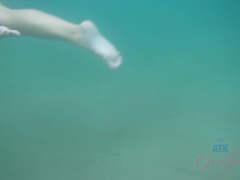 Strand, Bikini, Fingring, Kjæreste, Petite, Basseng, Squirting, Pupper