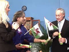 Pik sutte, Britisk, Lækker, Pik, Gangbang, Mor jeg gerne vil kneppe, Penis, Fisse