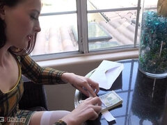 Brunetka, Stříkání spermatu, Na obličej, Spodní prádlo, Realita