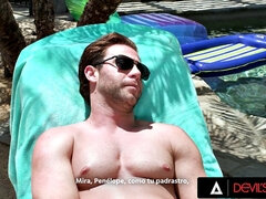 18 ans, Anal, Sucer une bite, Gorge profonde, En levrette, Petite femme, Rugueux, Adolescente