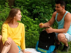 Grande cazzo, Pompino, Da dietro, Tette naturali, All'aperto, Rasata, Magra, Tette