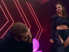 Baben, Stor stjärt, Stor kuk, Stora tuttar, Avsugning, Bystig, Slick, Fitta