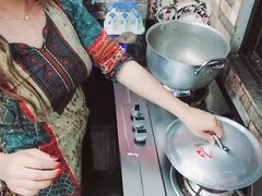 In den arsch, Betrug, Gehörnter ehemann, Küche, Hausmädchen, Orgasmus, Ehefrau