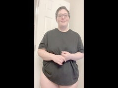 Curvy BBW seductively reveals her juicy pussy for an educational session in sex