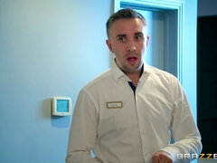 Lonely MILF Alexis Fawx seduces room service guy