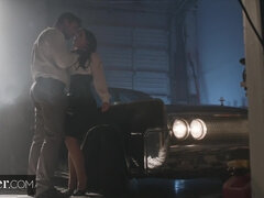 Duży tyłek, Duże cycki, Brunetka, Głebokie gardło, Styl na pieska, Twarzowy, Mamuśka, Podglądacz