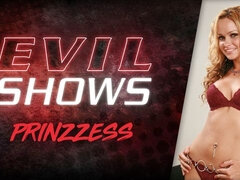 Blond, Gapende, Handbeurt, Masturbatie, Moeder die ik wil neuken, Alleen, Kousen, Webcamera