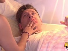 Grosse bite, Gros seins, Sucer une bite, Mignonne, En levrette, Petite amie, Chevaucher, Adolescente