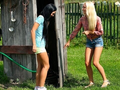 Vingeren, Zoenen, Lesbisch, Buiten, Kut duiken, Geschoren, Strippen, Tieten likken