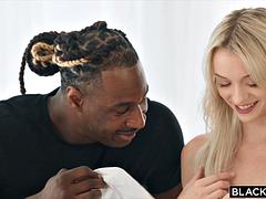 Negro, Rubia, Mamada, Doble penetracion, Interracial, Masturbación, Trio, Tetas