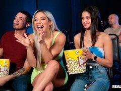 Πρωκτικό, Κώλος, Ξανθιά, Πίπα, Κερατάς, Σε στάση σκύλου στα τέσσερα, Μαλακία, Έφηβος