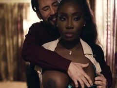 Africain, Gros cul, Gros seins, Sucer une bite, En gros plan de très près, Noir ébène, Mère que j'aimerais baiser, Jarretelles