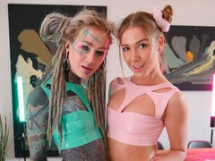 Penetracion con dedos, Besar, Lesbiana, Lencería, Masturbación, Coño, Afeitado, Estriptis