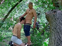Anál, Zadok k puse, Na verejnosti