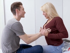 Blond, Pijpbeurt, Oudere vrouw, Omie, Hd, Huisvrouw, Moeder die ik wil neuken, Natuurlijk