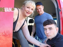 Gros seins, Sucer une bite, Voiture, Femme couguar, Mamie, Hd, Suçant, Plan cul à trois