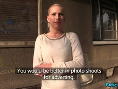 Amatőr, Popó, Kutya póz, Ujjazás, Szabadban, Nézőpont, Nyilvános, Nuni