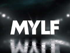 Szőke, Cumizás, Kebles, Ondó fröcskölés, Mélytorok, Kőkemény, Természetes mellek, Begyek